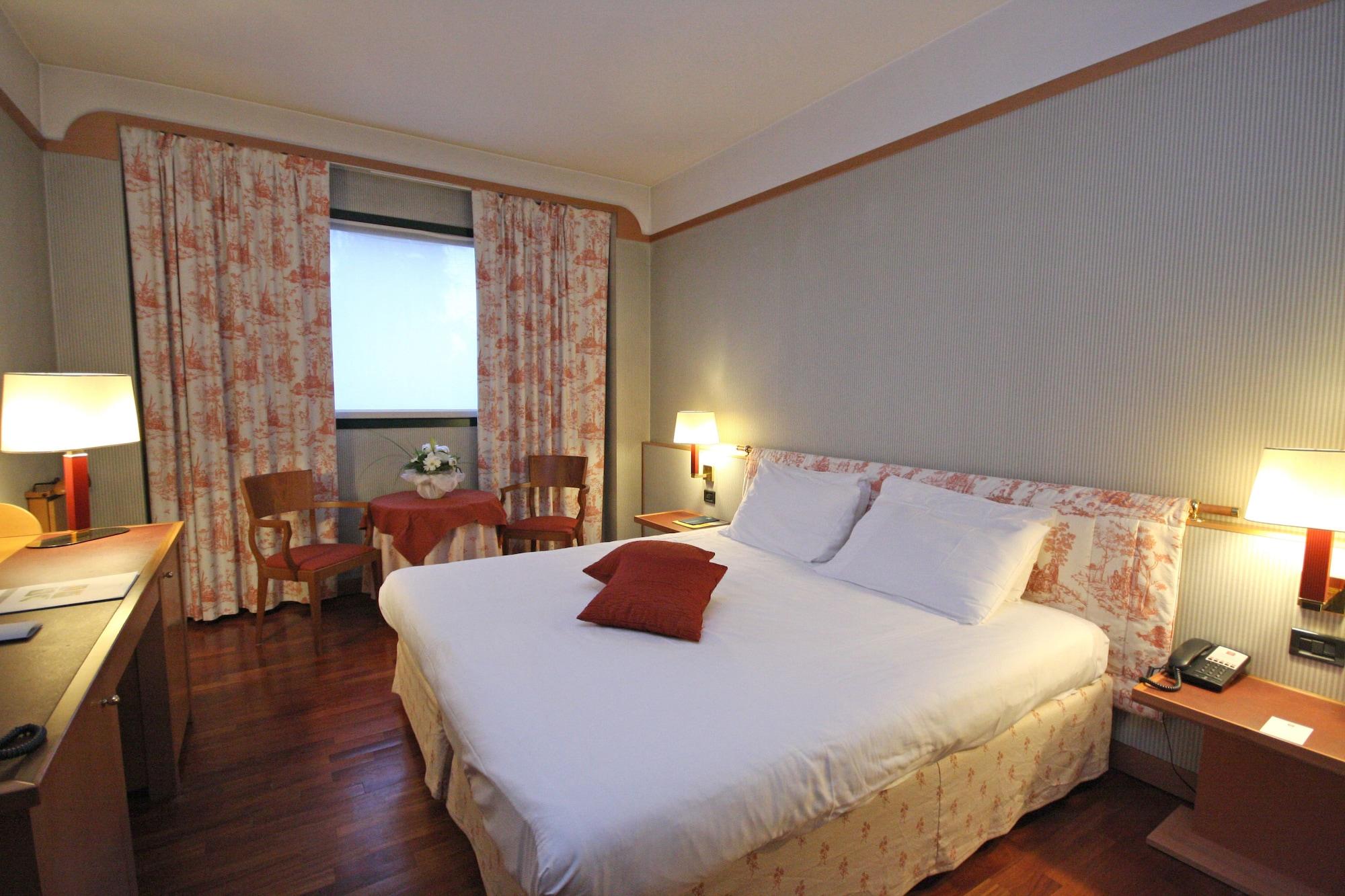 Hotel Della Rotonda Saronno Esterno foto