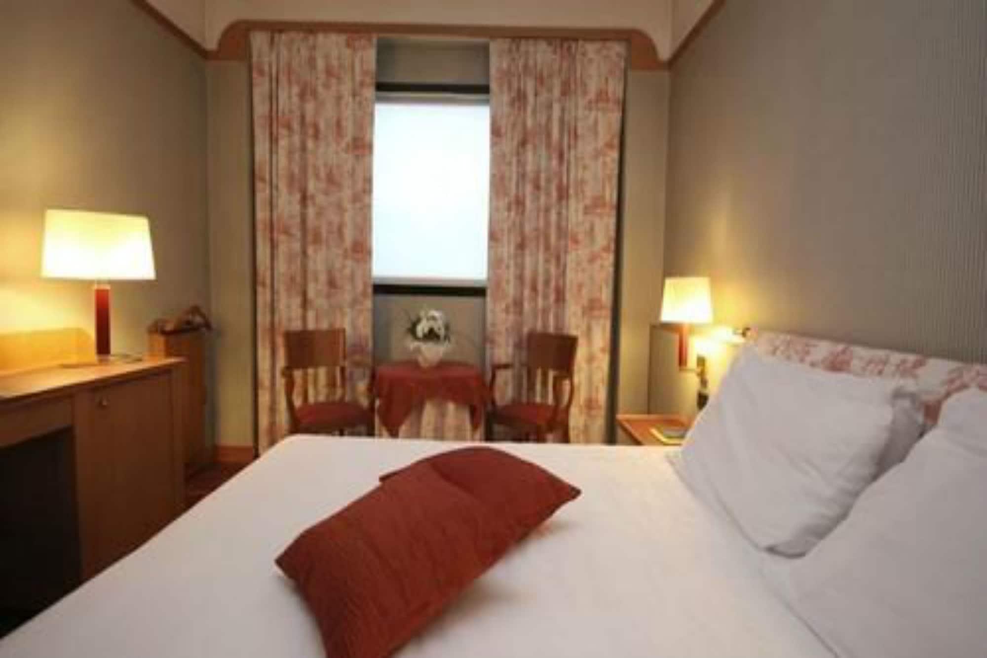 Hotel Della Rotonda Saronno Esterno foto