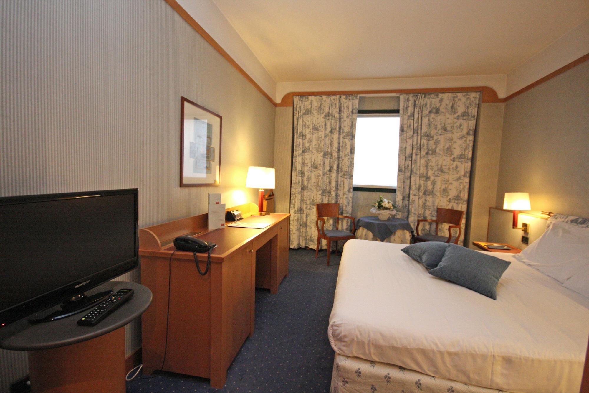 Hotel Della Rotonda Saronno Esterno foto