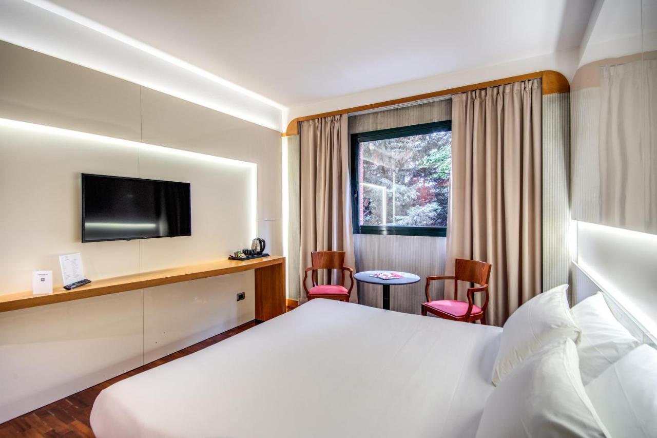 Hotel Della Rotonda Saronno Esterno foto