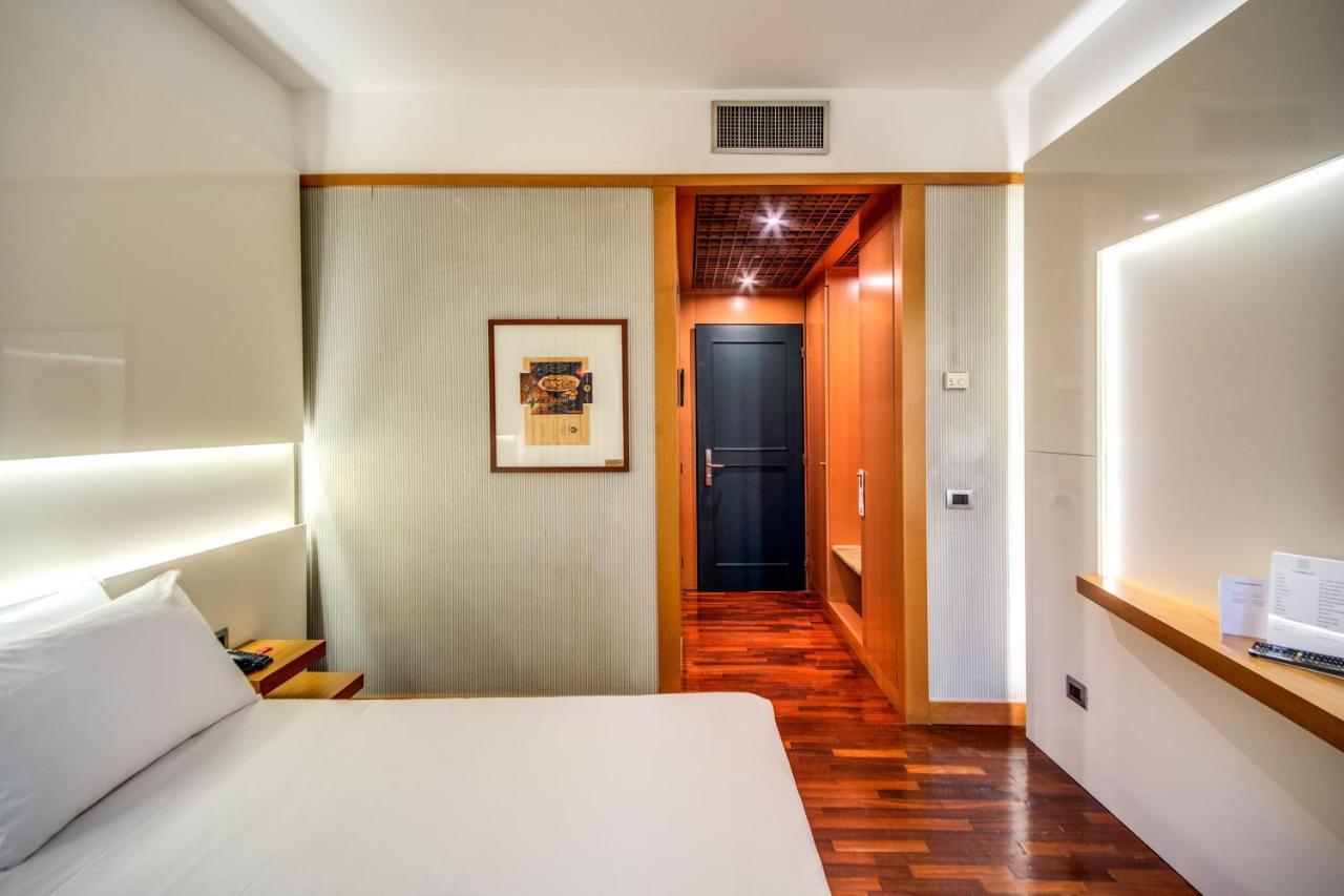 Hotel Della Rotonda Saronno Esterno foto