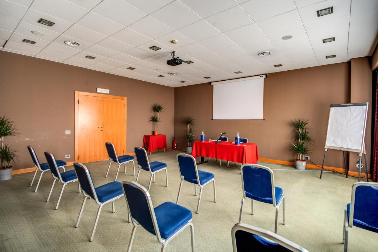 Hotel Della Rotonda Saronno Esterno foto