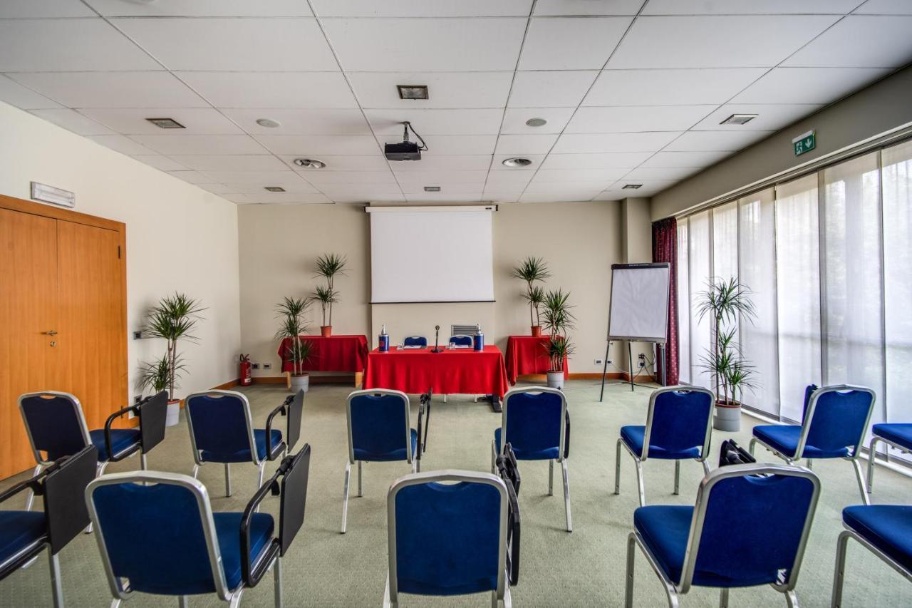 Hotel Della Rotonda Saronno Esterno foto