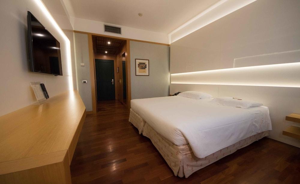 Hotel Della Rotonda Saronno Esterno foto