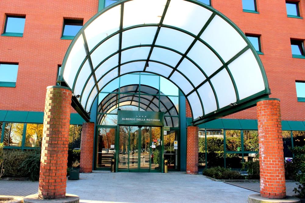 Hotel Della Rotonda Saronno Esterno foto